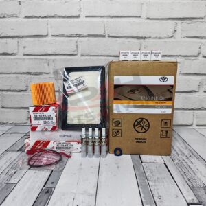 Genuine Toyota Prius Service Kit 16-17 ZVW50 ZVW52 5W30 Oil Spark Plugs &Filters