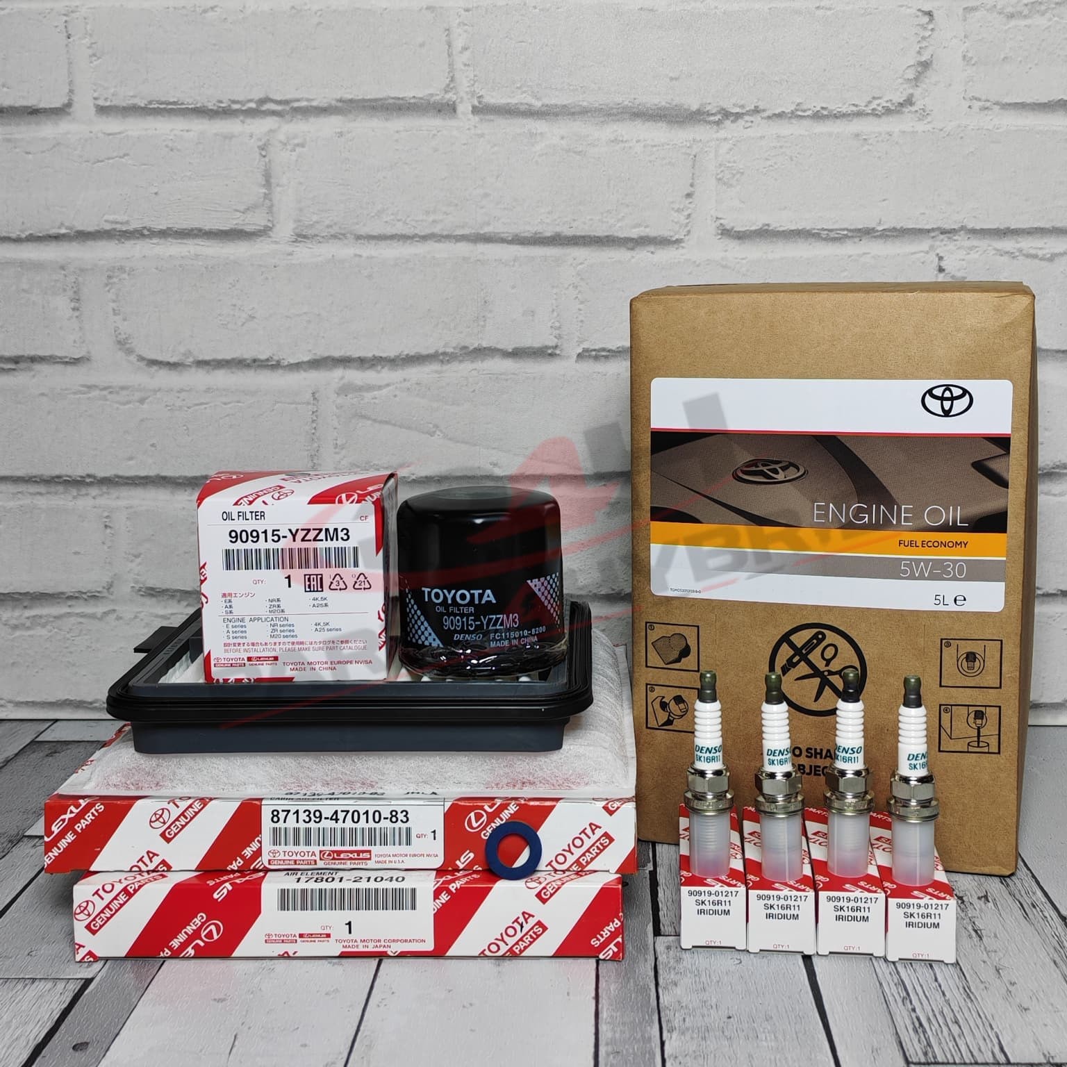 Genuine Toyota Prius Service Kit NHW20 1.5L Spark Plugs Oil & Filters 2003-2009