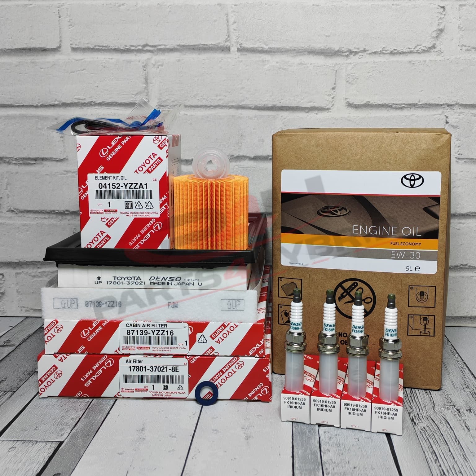 Genuine Toyota Rav4 Hybrid Service Kit AVA44 2012-2019 With Spark Plugs & 5W30