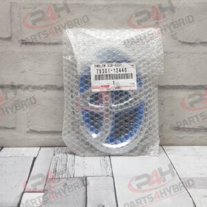 Genuine Toyota Auris Hybrid Front Emblem Badge 2012 - 2015 Oem 75301-12440
