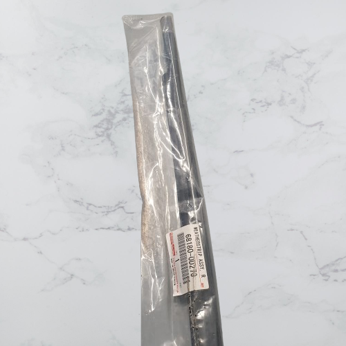 Genuine Toyota Yaris Rear Door Weatherstrip Oem Part 68180-0D270 Right Side